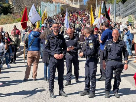 الشرطة بالقدس : عملنا ونعمل على تأمين مسيرات واحتفالات المسيحين